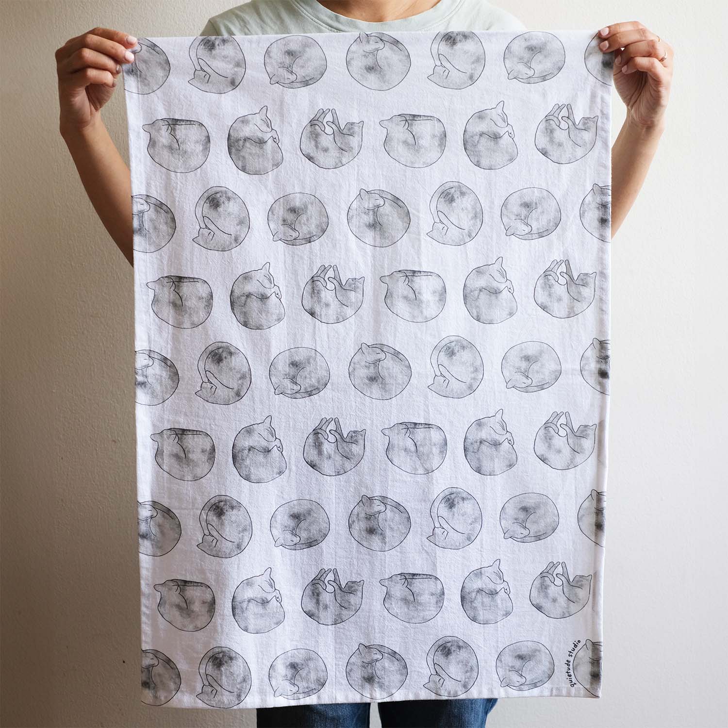 Black and White Cat Pattern 